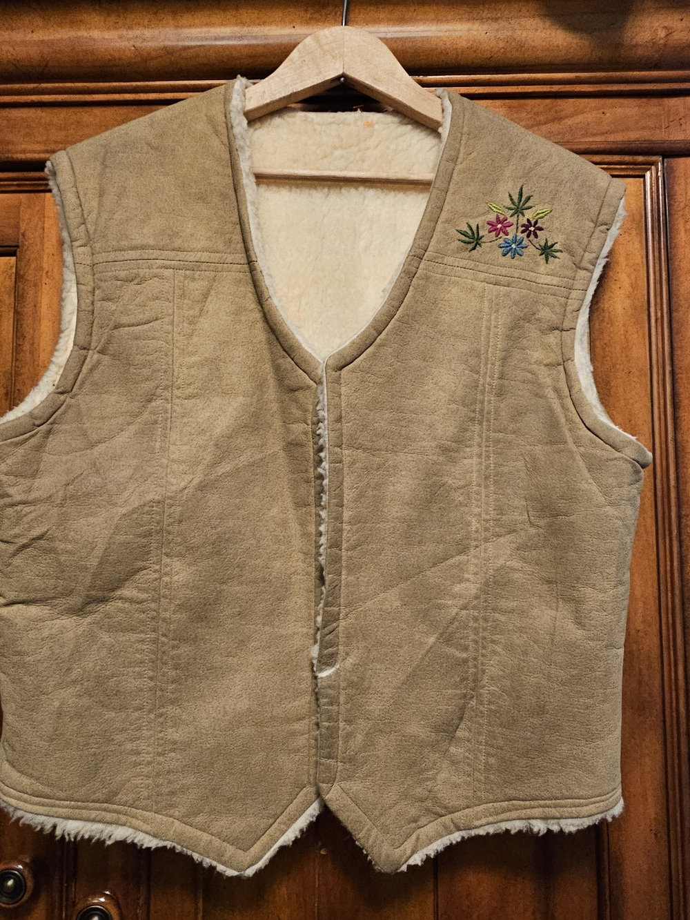 Women’s Tan Sherpa-Lined Vest with Floral Embroidery